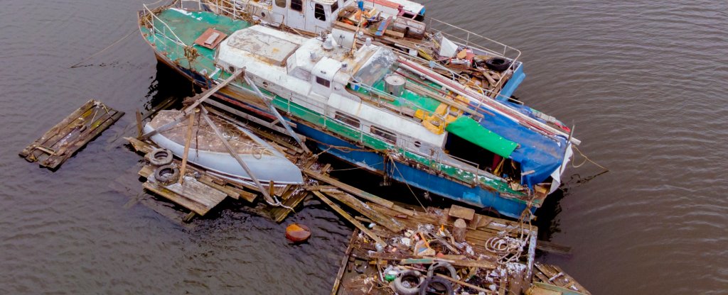 г. Москва, Борисово, Москва река, кладбище теплоходов,  - Фото с квадрокоптера