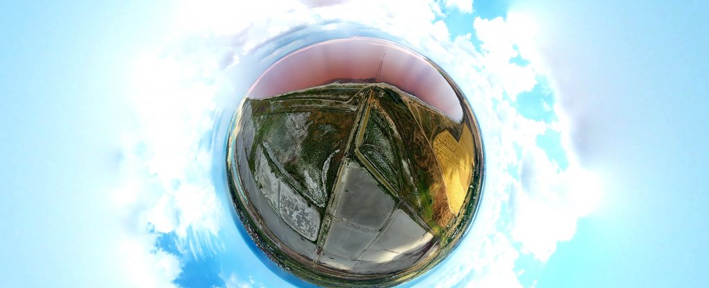 Солёное розовое озеро в Крыму. Вид на 360., Старый Крым - Фото с квадрокоптера