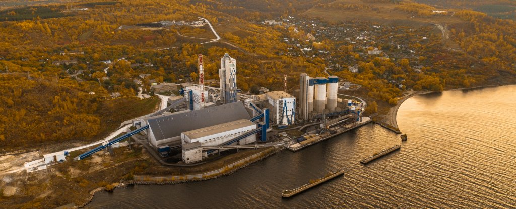 Сенгилеевский цементный завод в осенних красках, Ульяновск - Фото с квадрокоптера