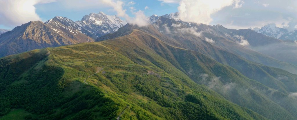 Кавказский хребет, Архонский перевал, Республика Северная Осетия-Алания,  - Фото с квадрокоптера