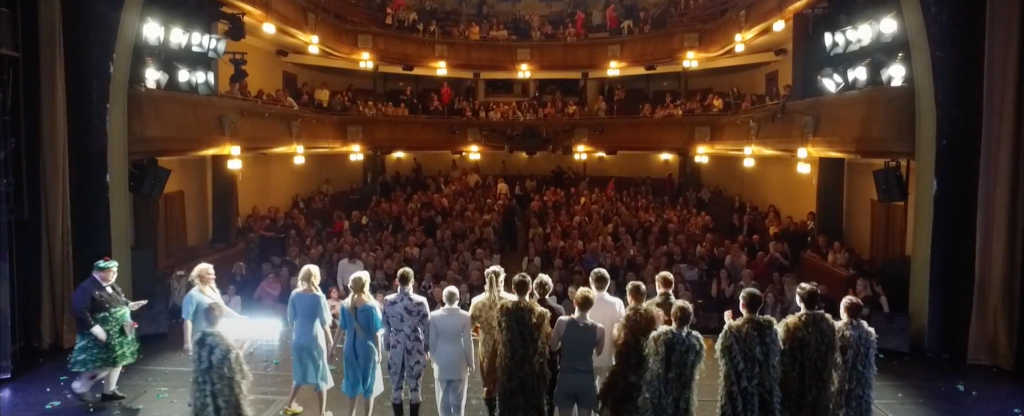 на сцене МХАТ, Москва - Фото с квадрокоптера