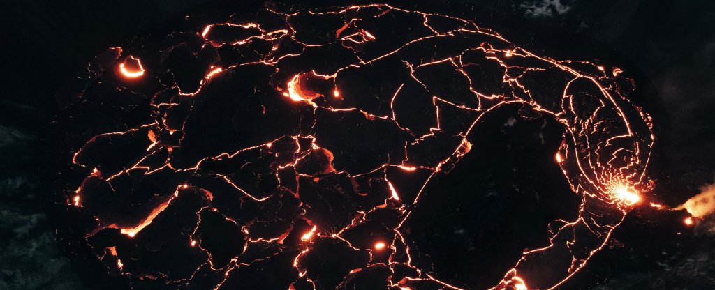 Aerial view of Kilauea Volcano in Hawaii Volcanoes National Park on the Big Island.,  - Фото с квадрокоптера