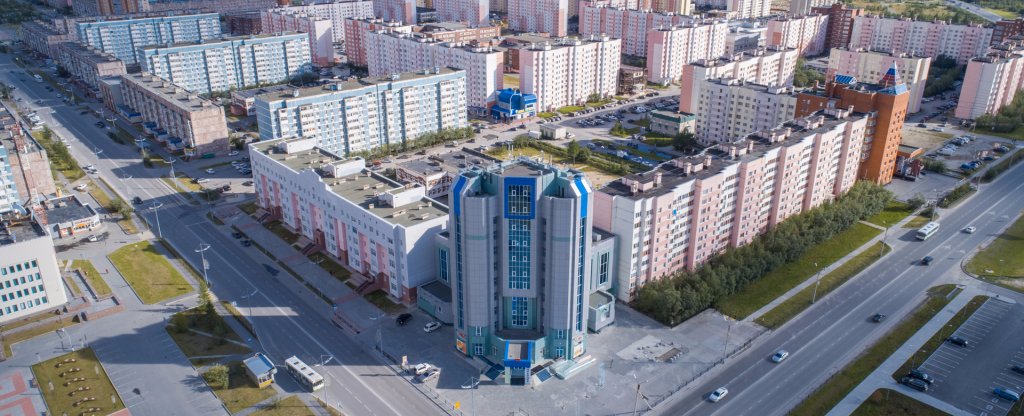 Вид на бизнес-центр, Новый Уренгой - Фото с квадрокоптера