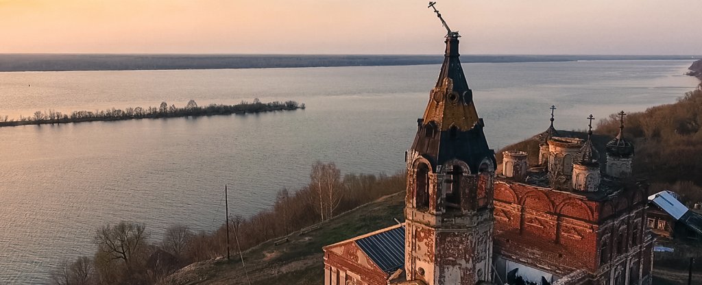 Заброшенный храм,  - Фото с квадрокоптера