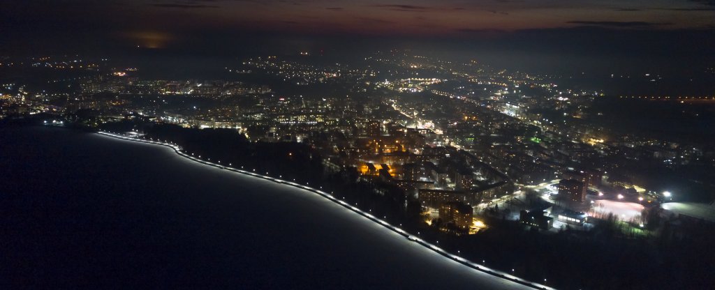 Огни вечерней набережной г. Чайковский, Чайковский - Фото с квадрокоптера