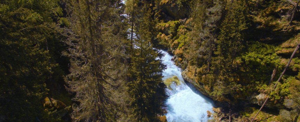 Горная река,  - Фото с квадрокоптера