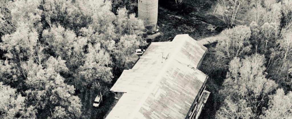 дом в лесу,  - Фото с квадрокоптера